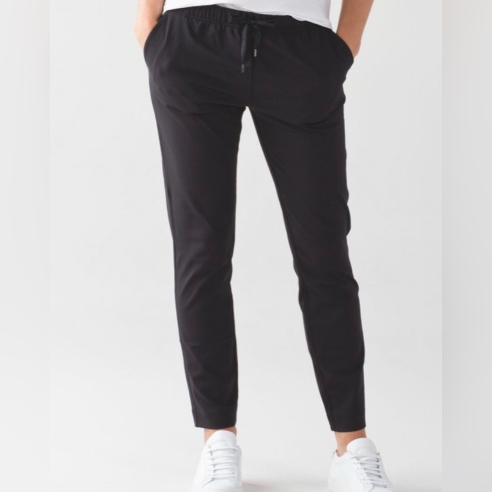 Lululemon black Jet jogger pants 8 M